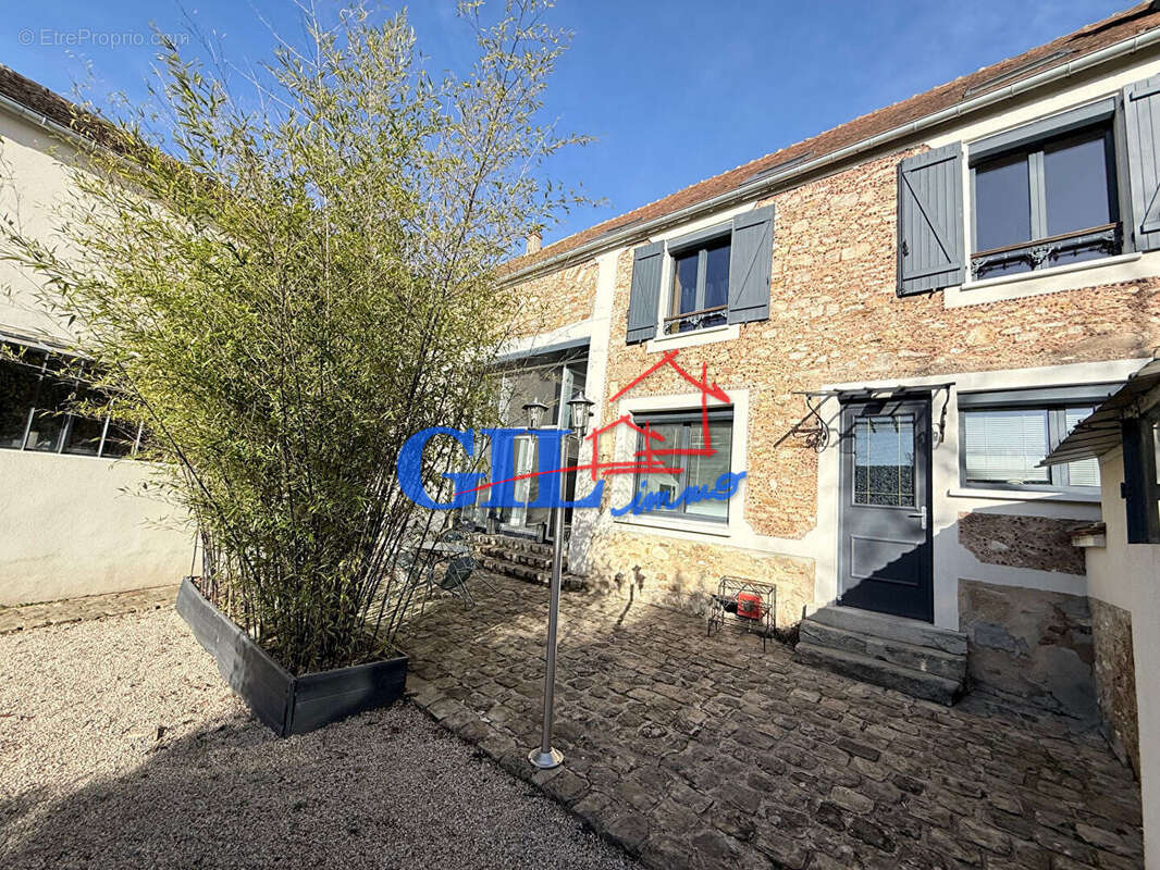 Maison à SAVIGNY-LE-TEMPLE