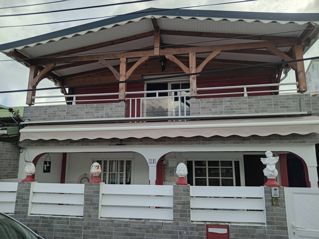 Maison à CAPESTERRE-BELLE-EAU