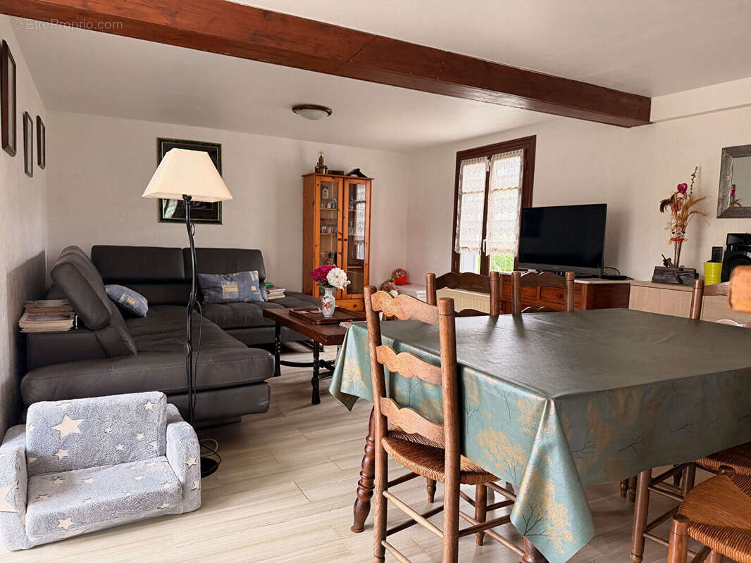 Maison 100 % individuelle sur 299 m² Quartier résidentiel calme - photo 5
