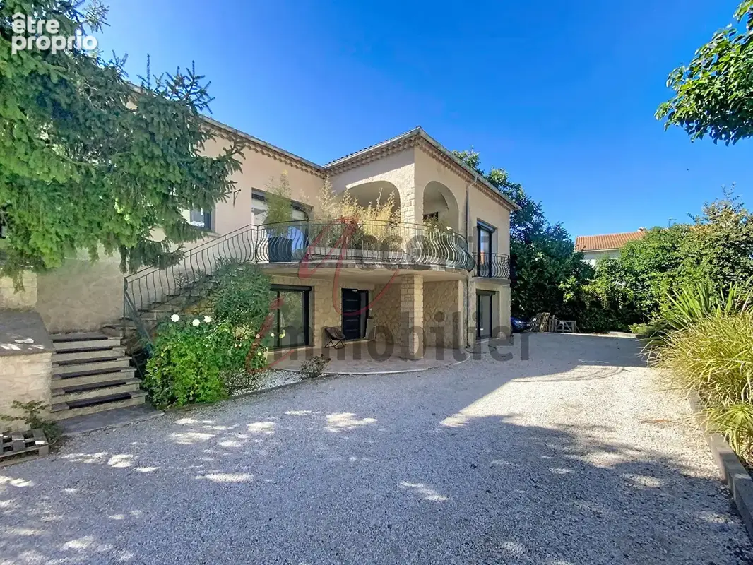 Maison familiale de 328 m² avec piscine et possibilité de 2 logements - photo 4