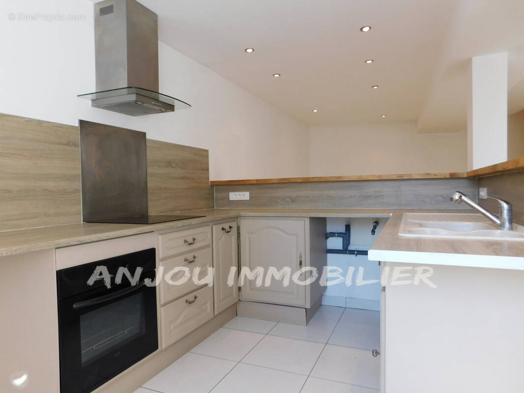 Maison à SAINT-QUENTIN-LES-ANGES