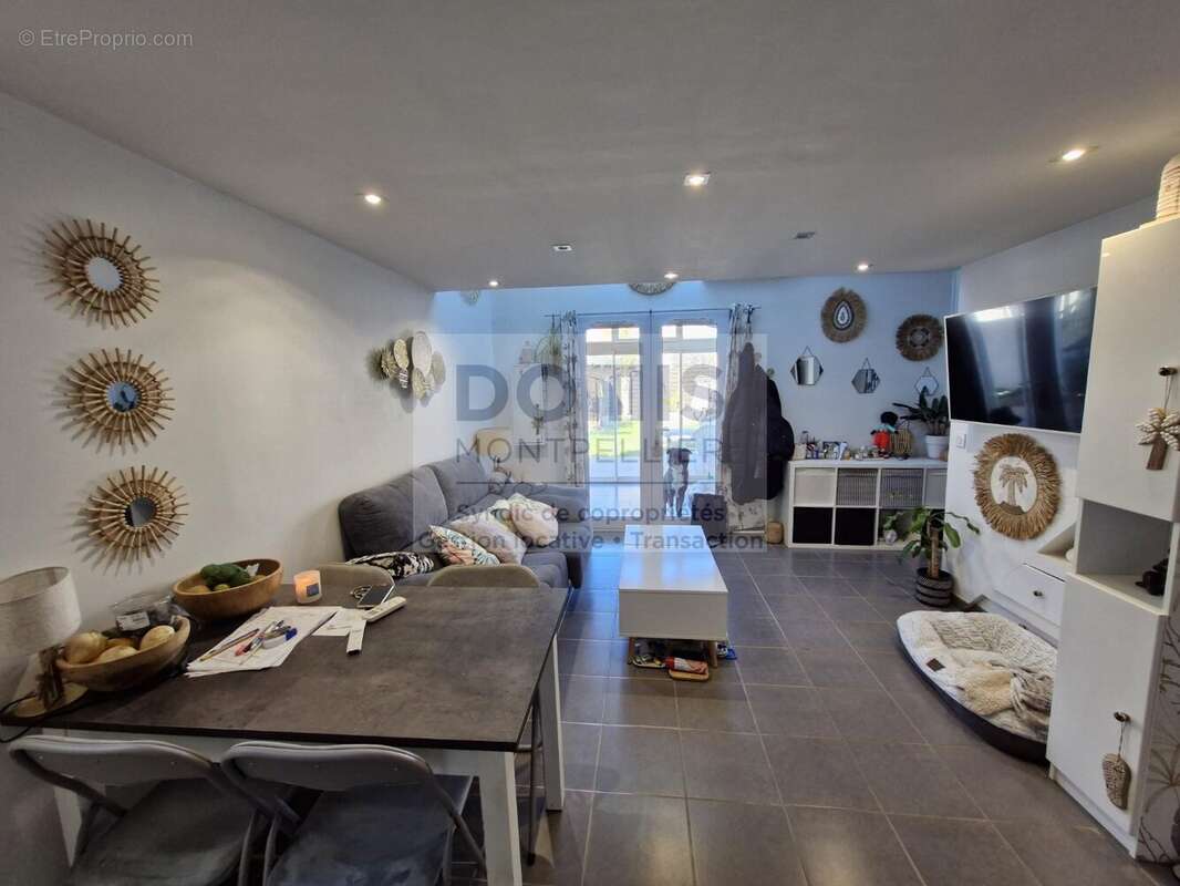 Maison à VIC-LA-GARDIOLE