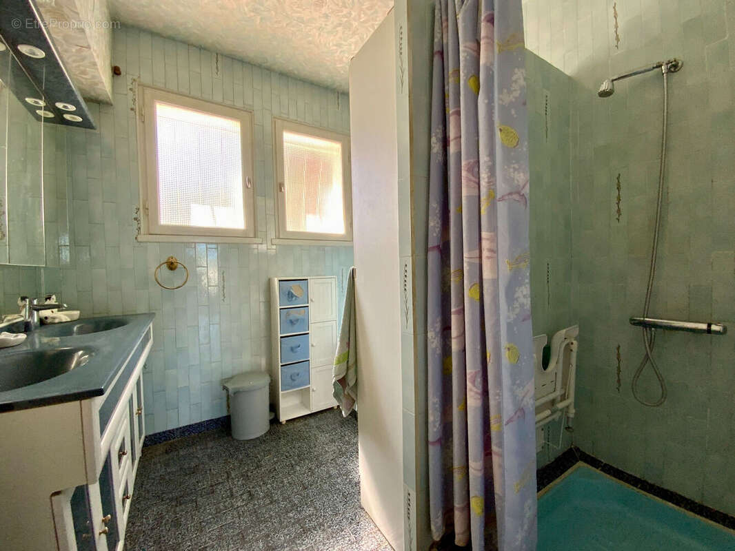 Maison Jonzac 6 pièce(s) 140 m2  et sous sol - photo 7