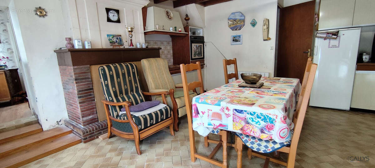 Maison à SAINT-SIMON-DE-PELLOUAILLE