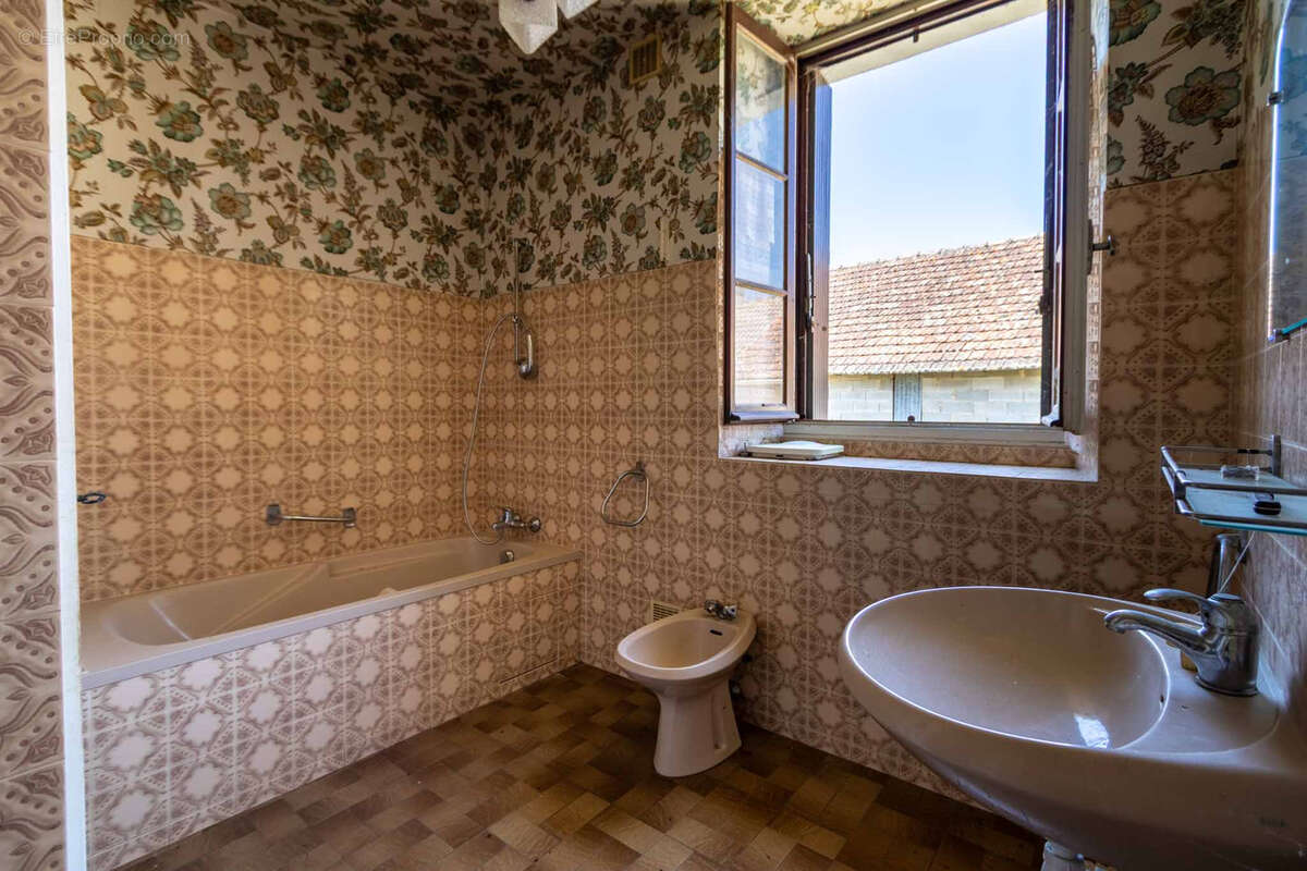 Maison à SAINT-MARTIAL-DE-NABIRAT