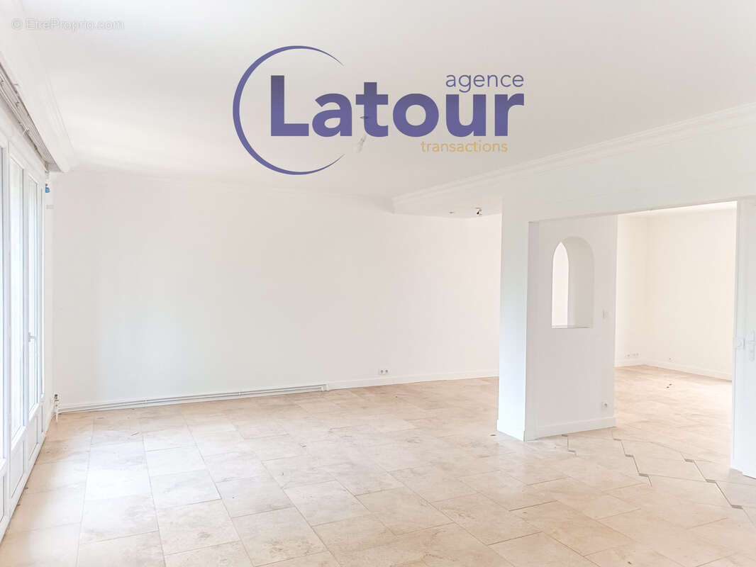 Beau pavillon avec sous-sol de 7 pieces sur 875 m2 de terrain. - photo 3