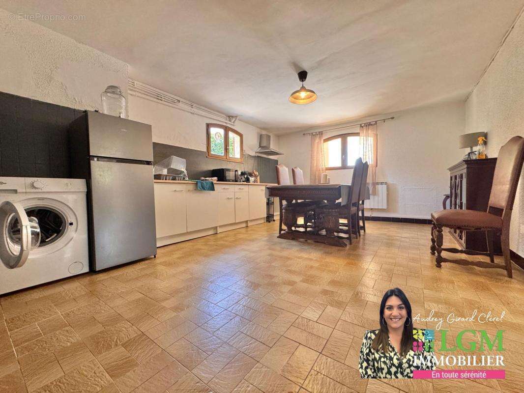 Maison familiale, 930m2 de terrain divisible, 5 chambres, appartement T2 indépendant, garage, piscine - photo 12