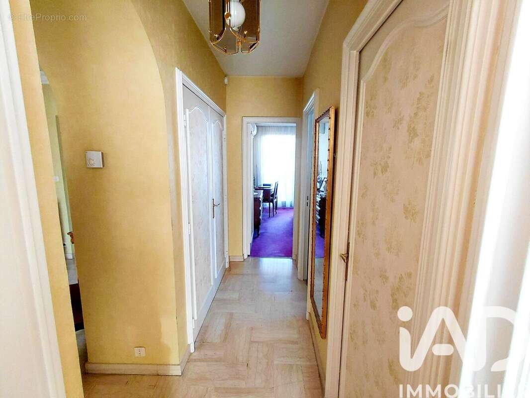 Photo 8 - Appartement à SAINT-PRIEST-EN-JAREZ