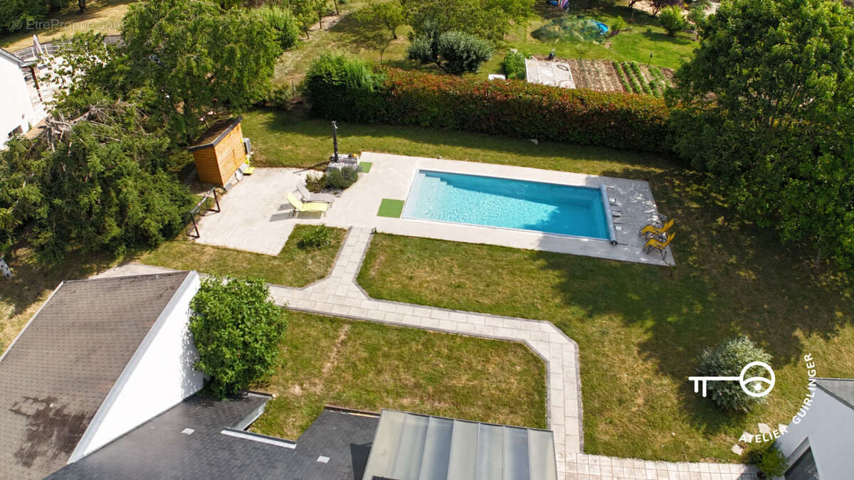 Maison d'architecte ! Volumes, fonctionnalité et environnement calme à Mardié !! - photo 3
