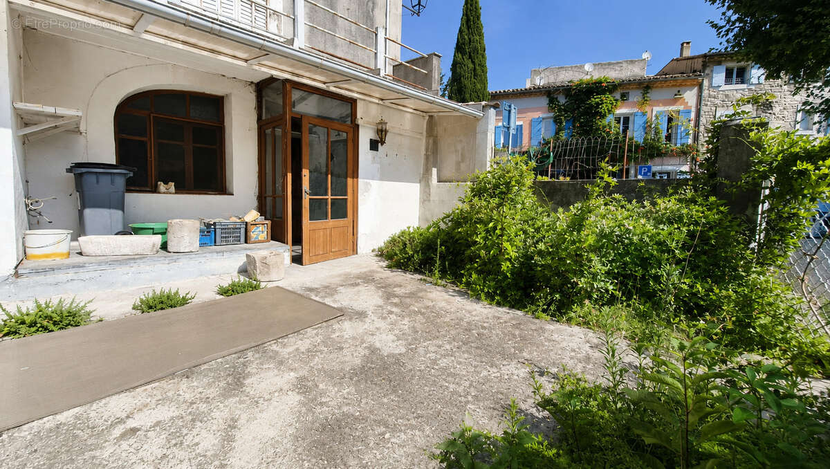 Maison de village + terrasse - photo 2