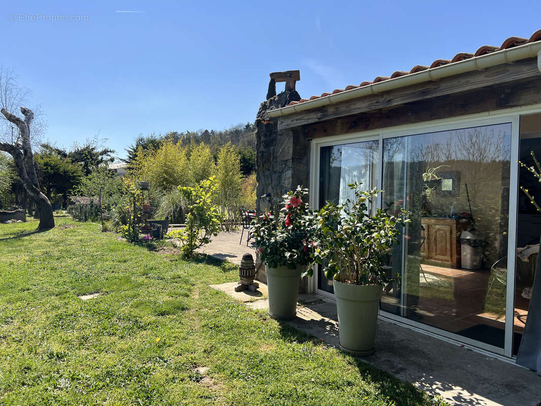 Maison à SAINT-ROMAIN-DE-LERPS