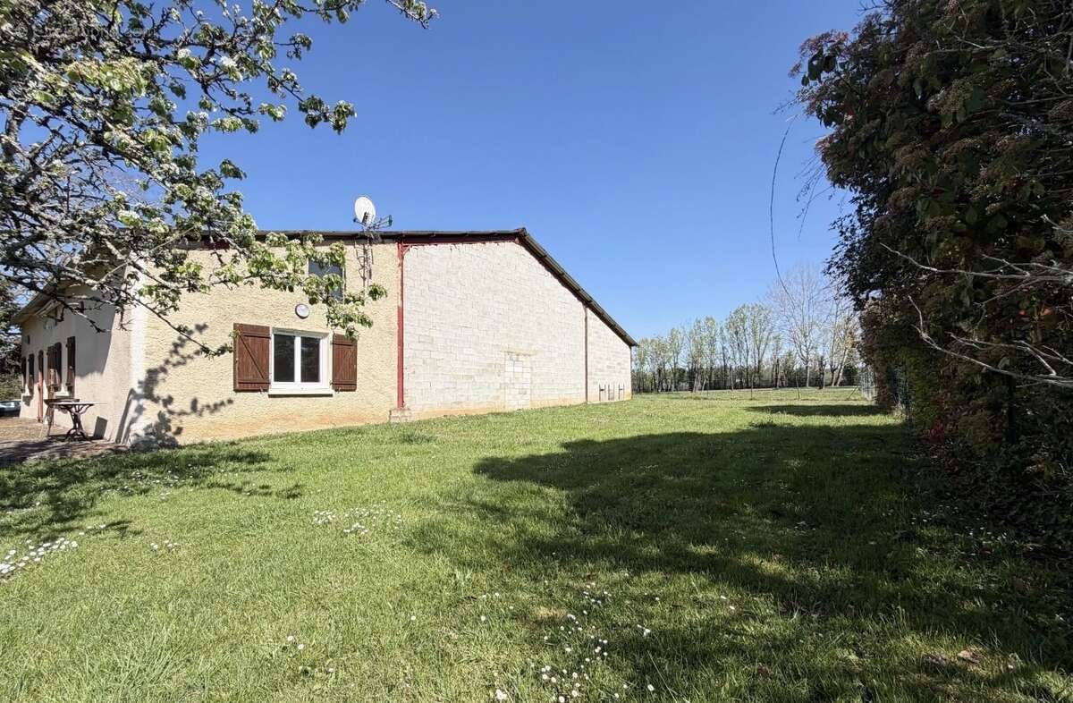 Maison à CREYSSENSAC-ET-PISSOT