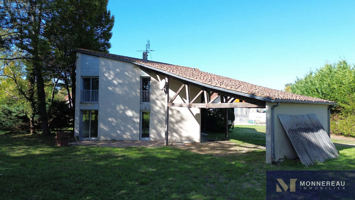 Maison à BRIE-SOUS-ARCHIAC