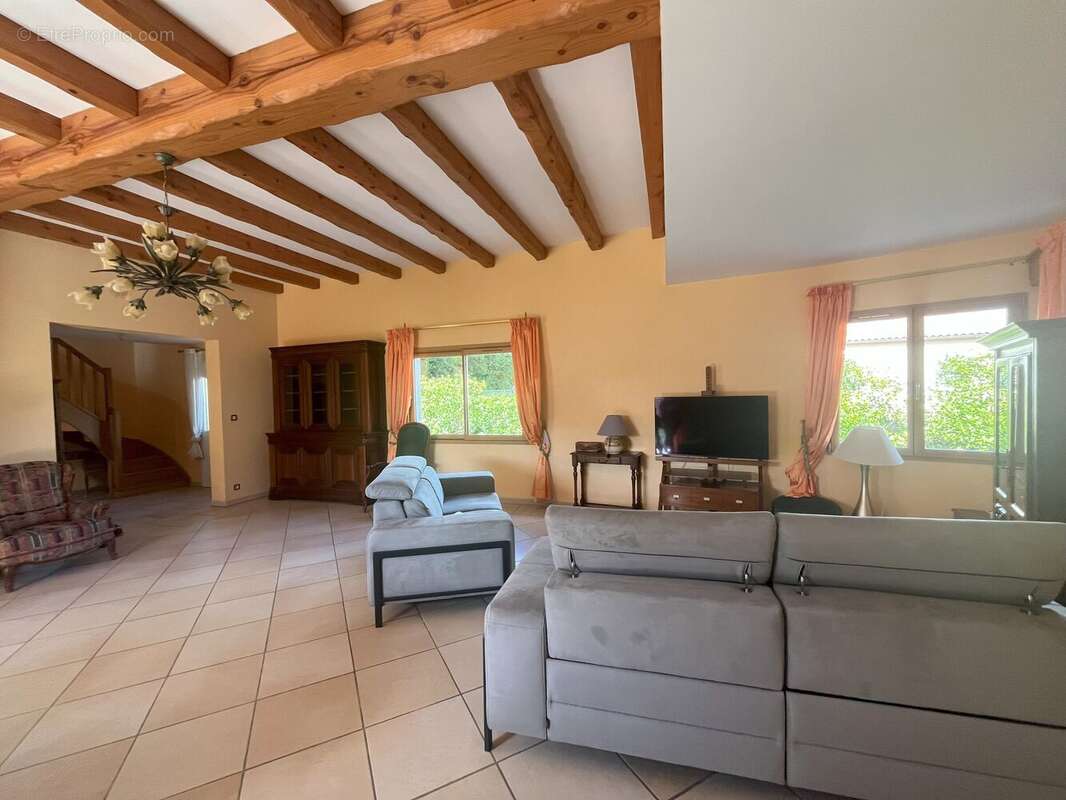 Maison 205 m² à Beaumont  - photo 4