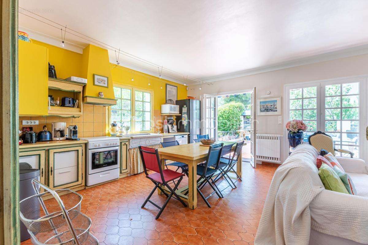 Rare à Portissol : maison avec piscine et vastes espaces, au calme d'un quartier recherché ! - photo 14