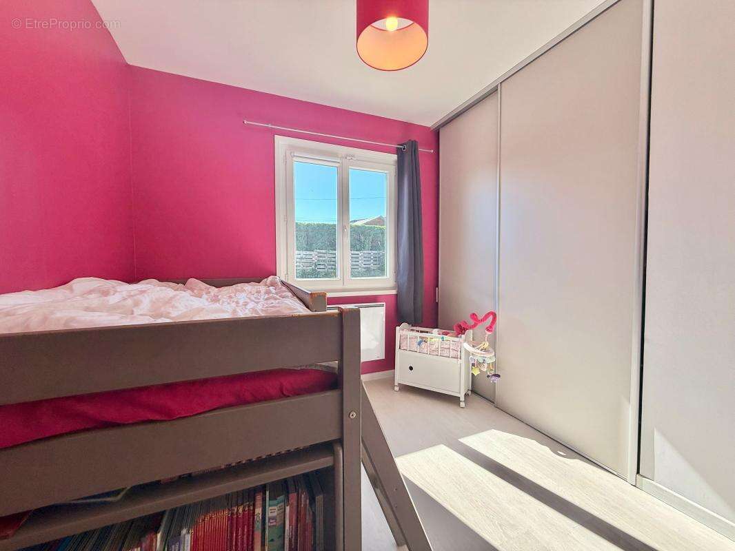 Maison de plain-pied - 3 chambres - terrain 1000 m² - garage - photo 7