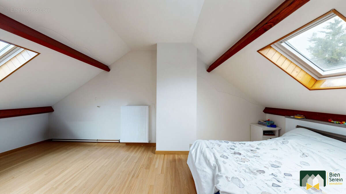 Chambre 3 étage - Maison à LUISANT