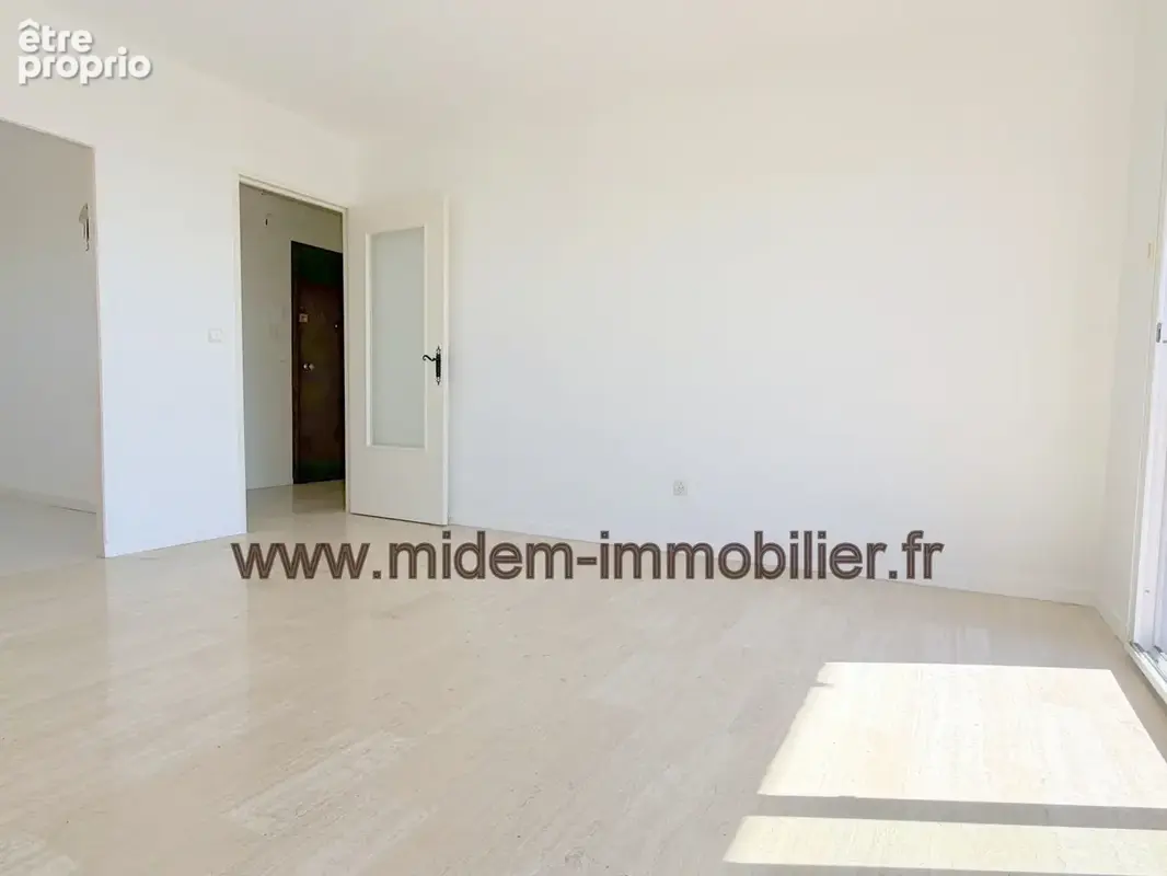 Nice Ouest, 3 P de 64 m2 + terrasse 12 m2 dernier étage vue mer 180o à 204000 euros - photo 3