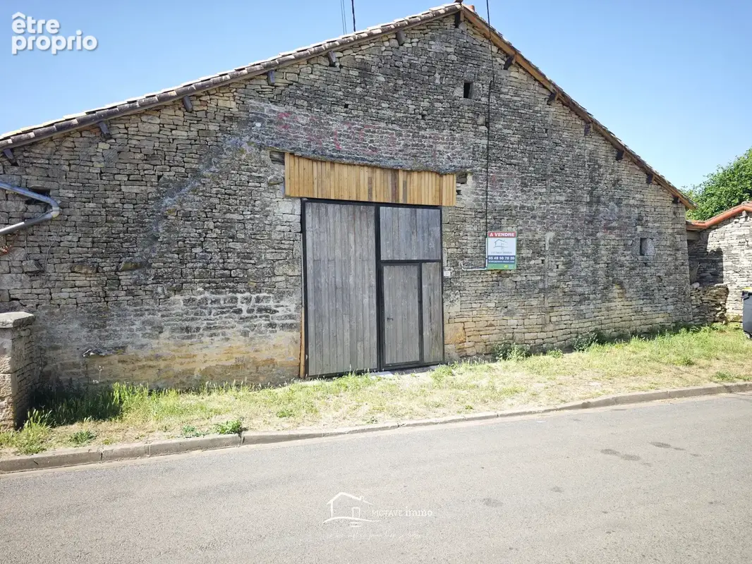 Parking à vendre à Sainte-Soline (79120) - photo 1