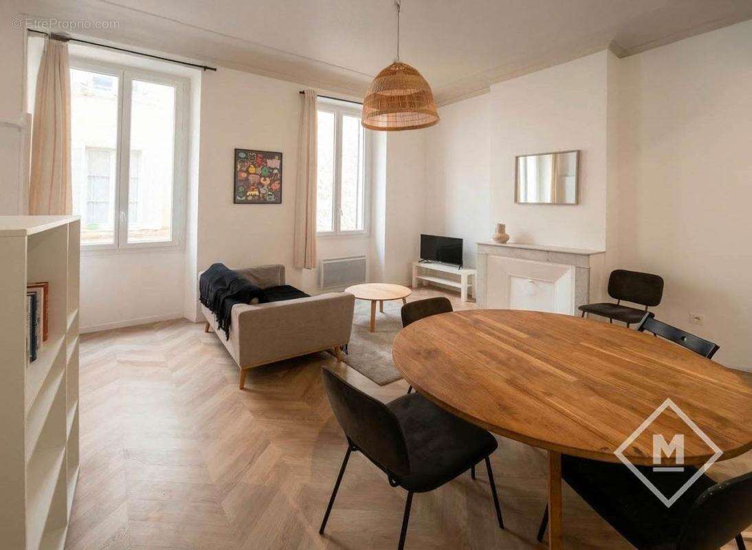 Appartement à MARSEILLE-2E