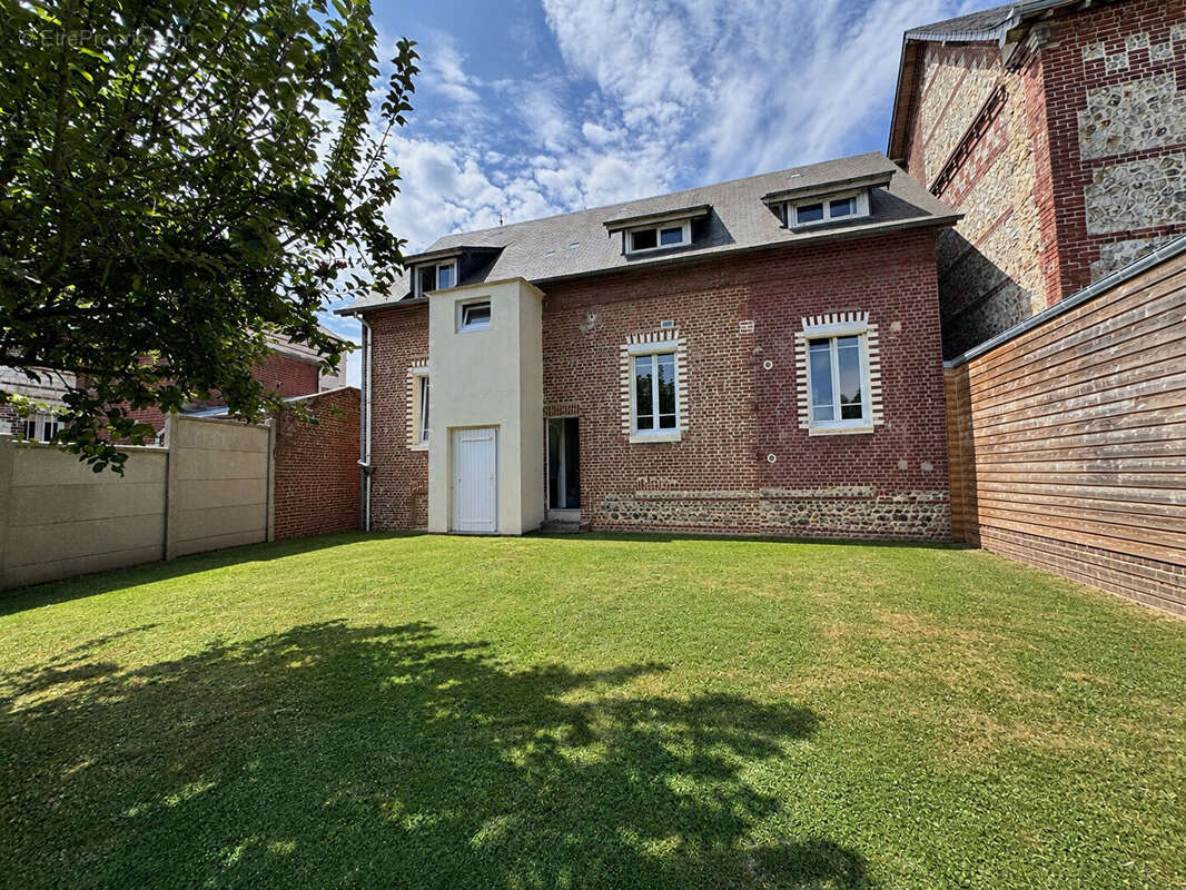 Maison à vendre - Goderville centre - 136 m² - 4 chambres - Sous-sol - Jardin - photo 2