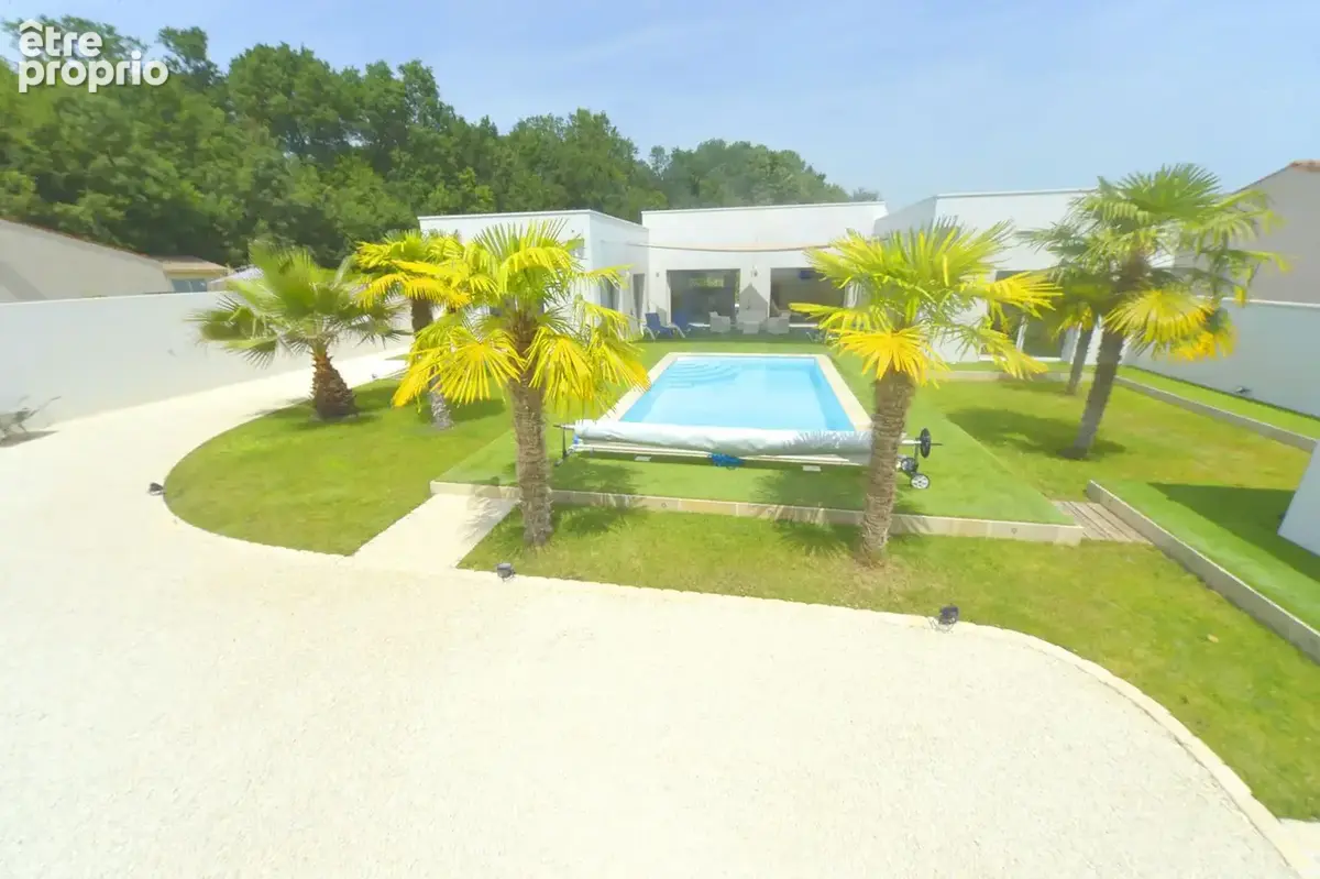Maison 144 m² à Saint-Sulpice-De-Royan  - photo 4
