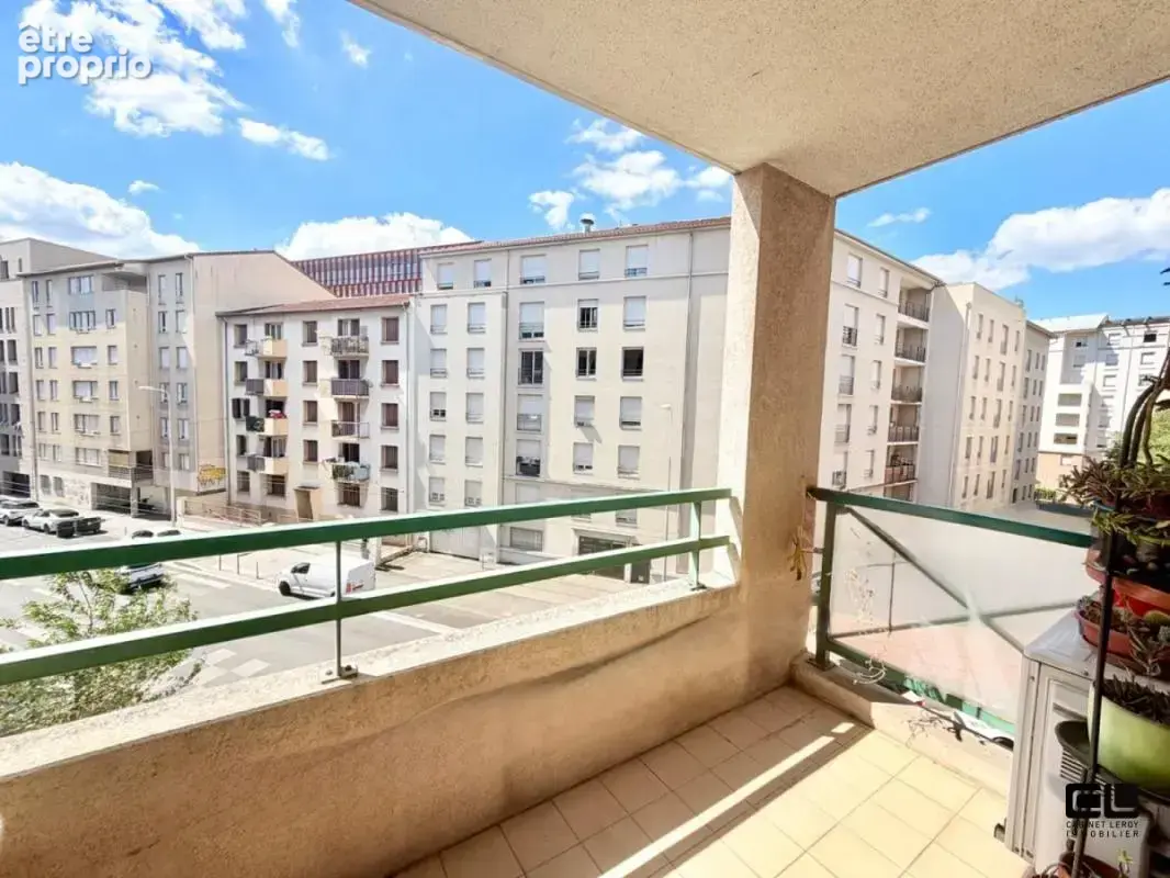 T2 52m² avec balcon  avenue lacassagne proche place sainte anne - photo 4