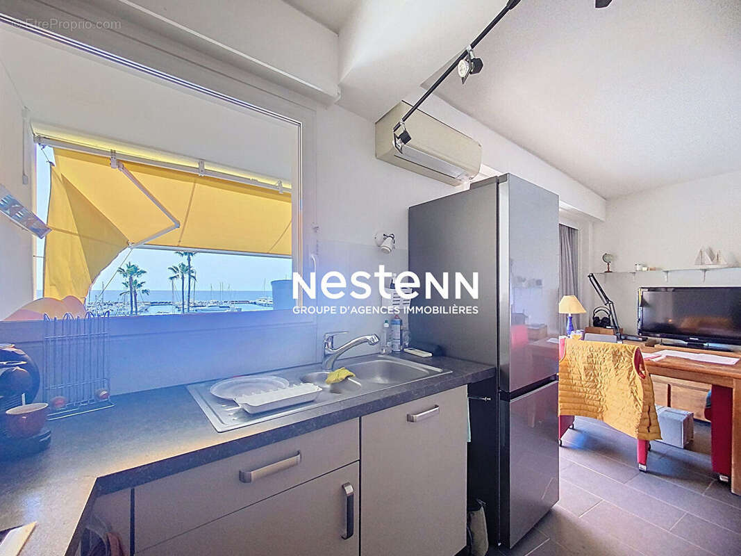 Golfe-juan - vue mer - studio 29m2 - terrasse - box ferme - port camille rayon. - photo 7