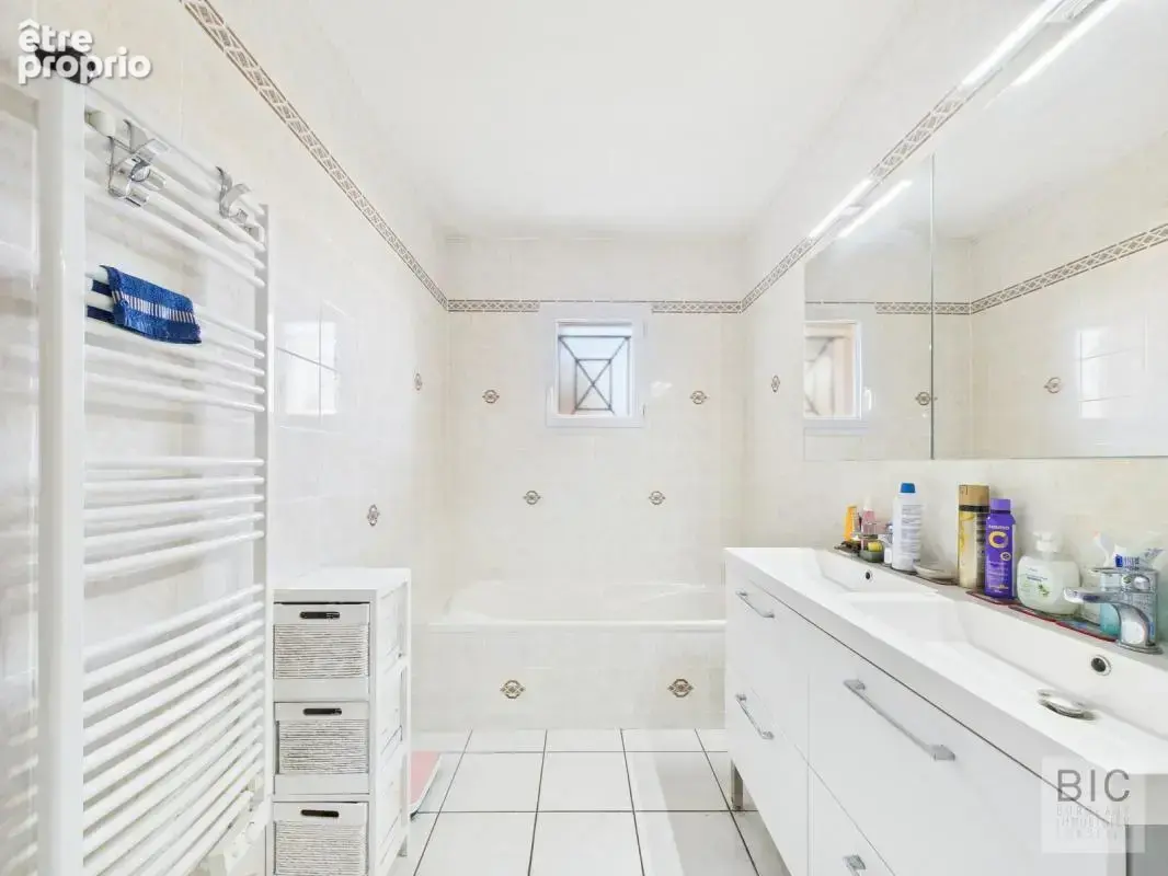 A vendre jolie maison à faible émission avec grand jardiin, atelier, garage et piscine - photo 9