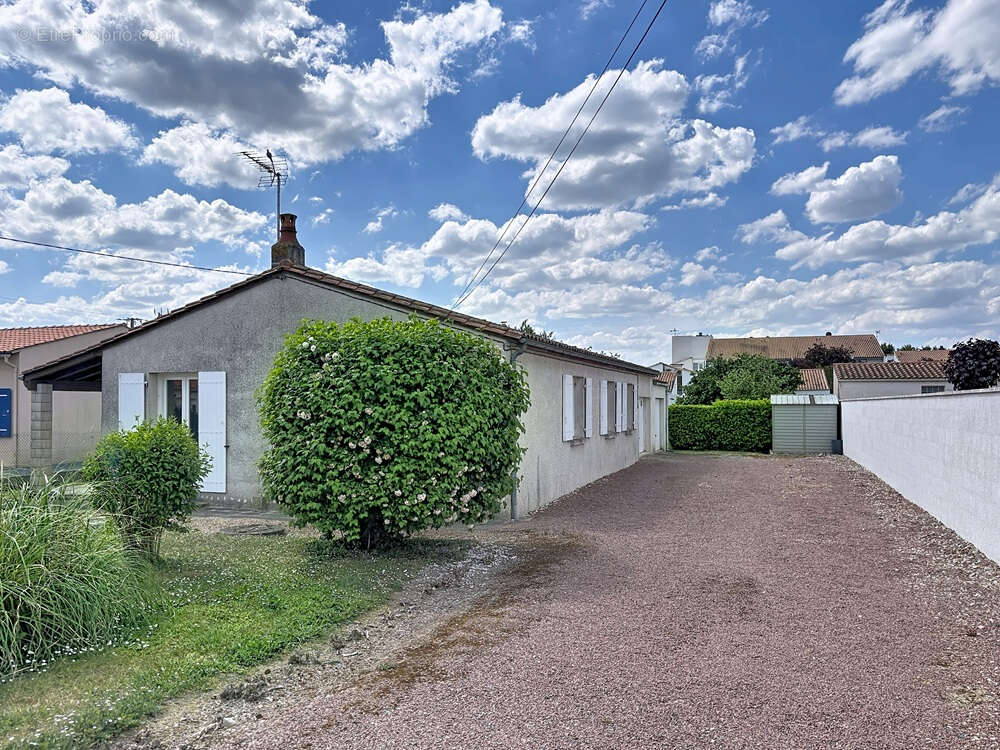 Maison à rénover centre Saint Jean De Liversay 103 m2 + terrain constructible et divisible - photo 9