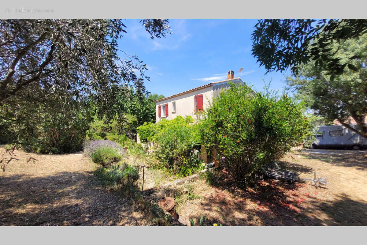 Sur 1045 m2 , garage, piscine H Sol - photo 11