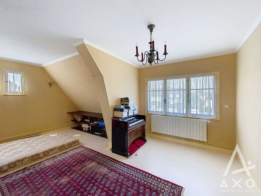 Gien Belle Demeure 6 chambres sur 3 niveaux - photo 12
