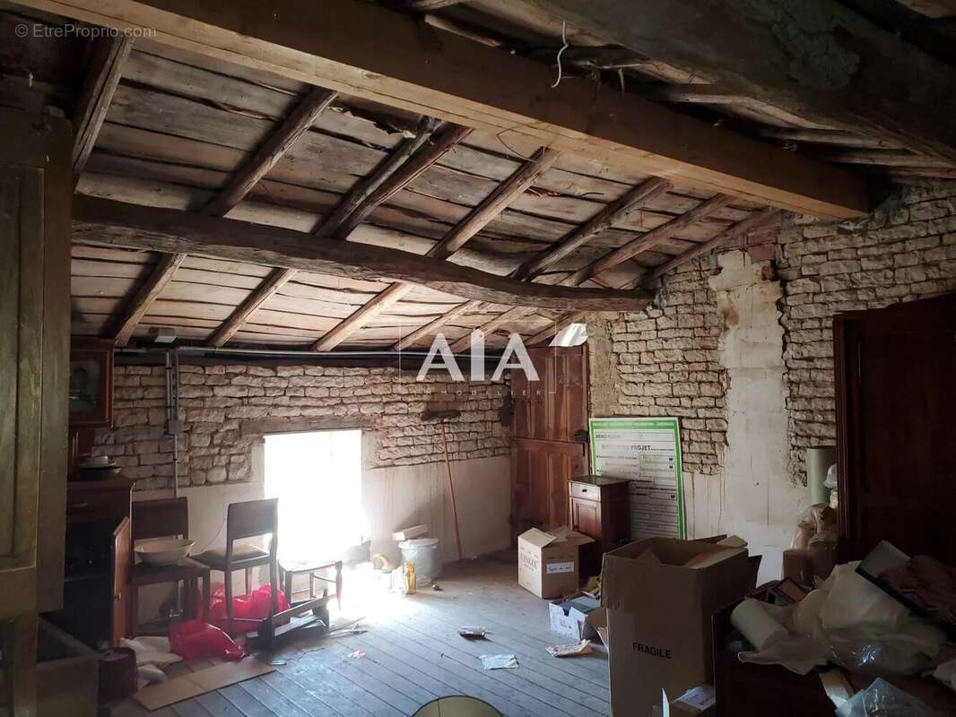 Maison à THEIL-RABIER