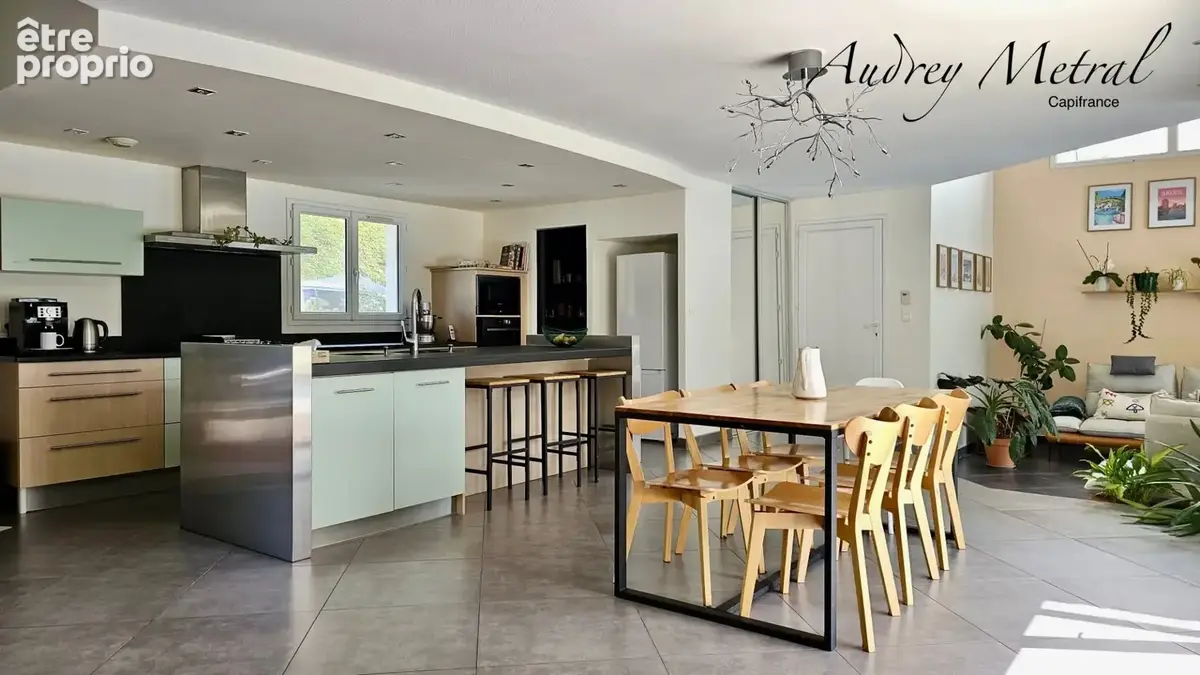 Villa à vendre à Serrières-en-Chautagne avec piscine, à 50 min de Genève et d'Annecy, 35 min d'Aix-Les-Bains et 15 min du Lac du - photo 4