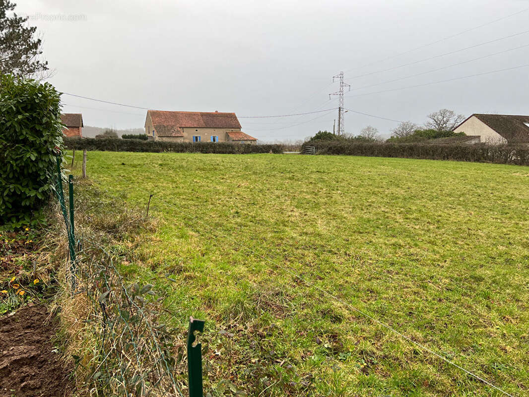 Terrain à TOULON-SUR-ARROUX