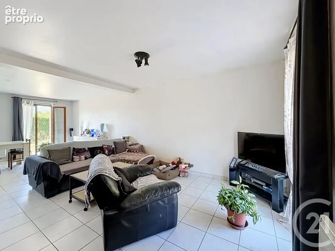 Maison 5 pièces 113 m² à vendre à Saint-Julien-Les-Villas (10800) - photo 4