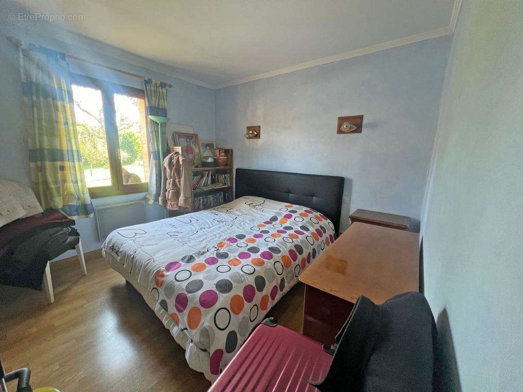 Maison à EGLISE-NEUVE-DE-VERGT