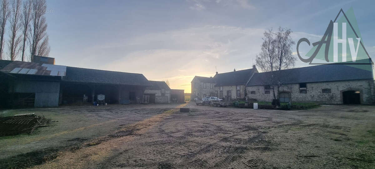 Maison à BOUCHY-SAINT-GENEST