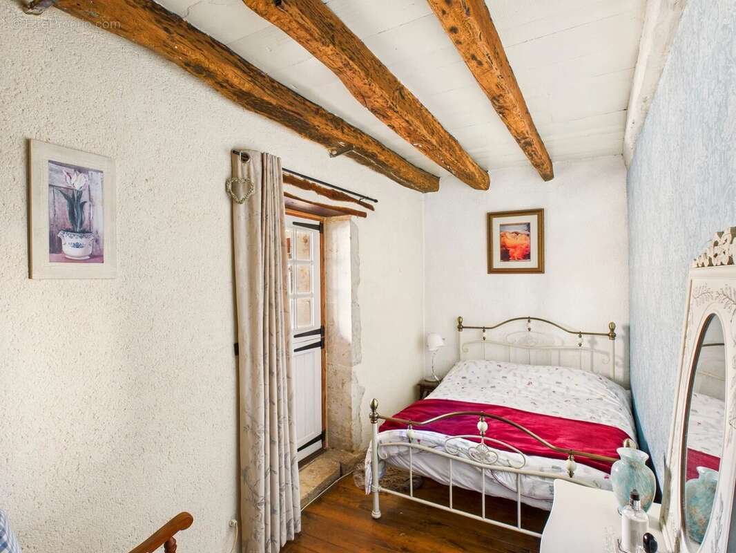 Maison à NANTEUIL-EN-VALLEE