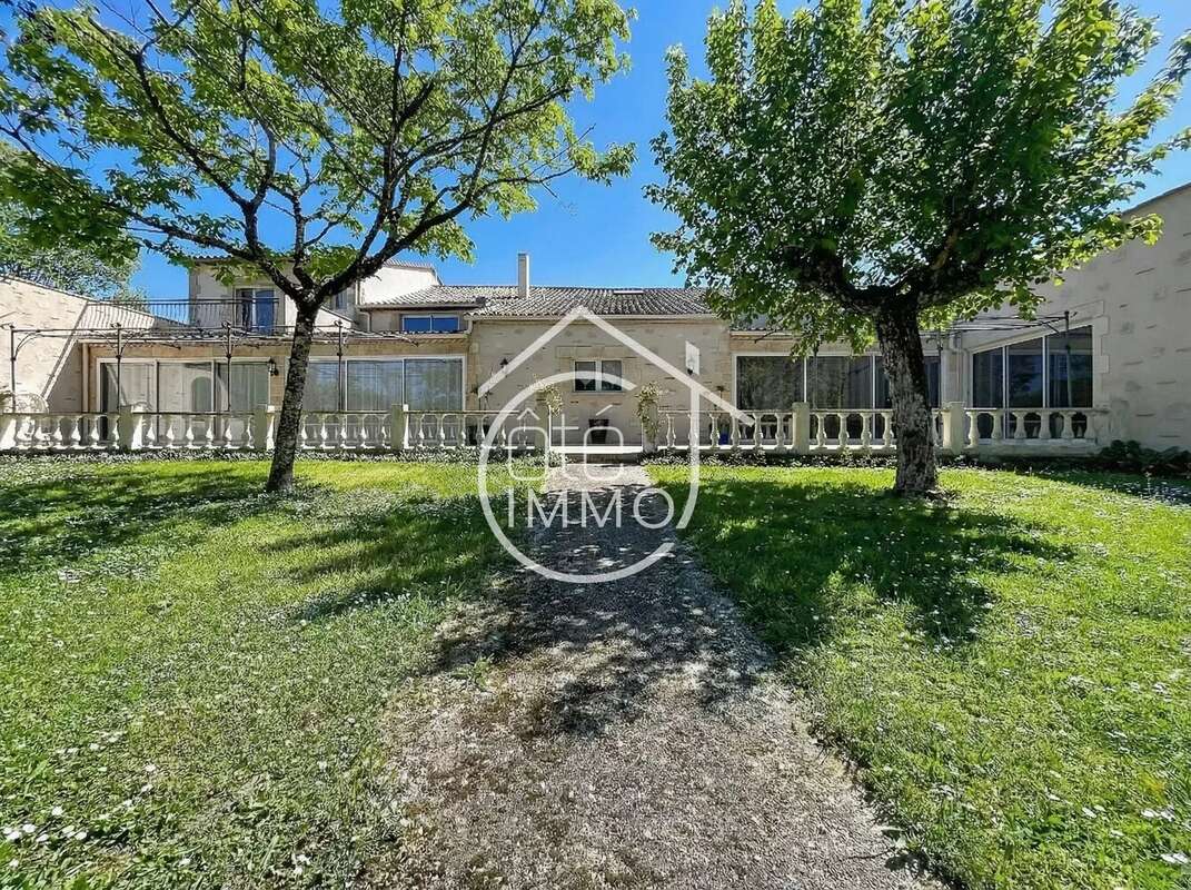 Maison à MONTPEYROUX