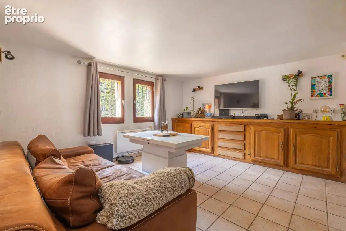 Maison de 7 pièces de 135 m² à Sainte-Geneviève-des-Bois - photo 2
