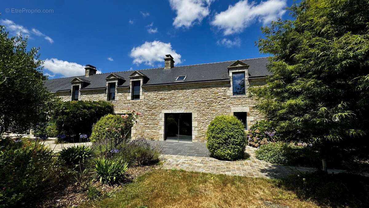 10 mn vannes  - longere renovee 300 m² - photo 22