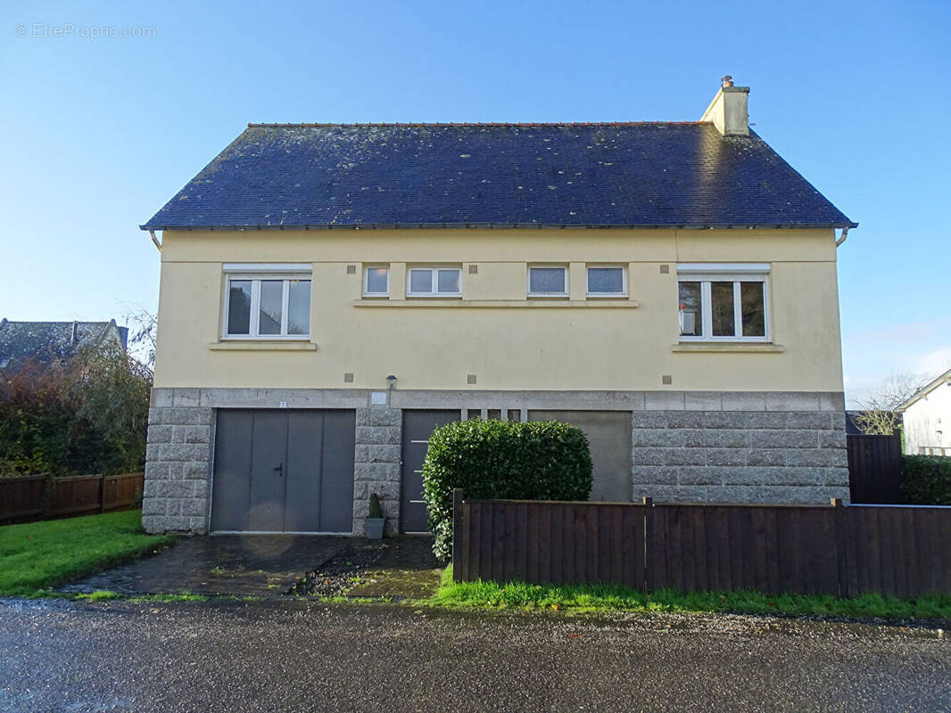 Maison à MAEL-CARHAIX