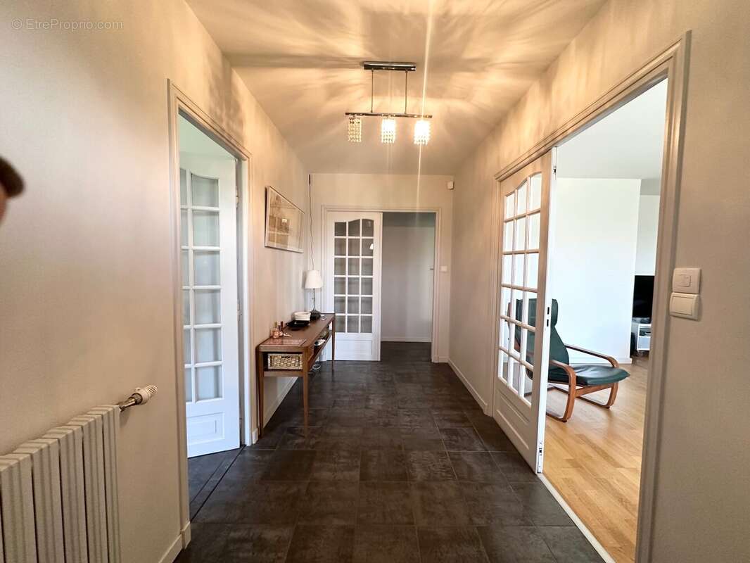 Entrée : 8 m²