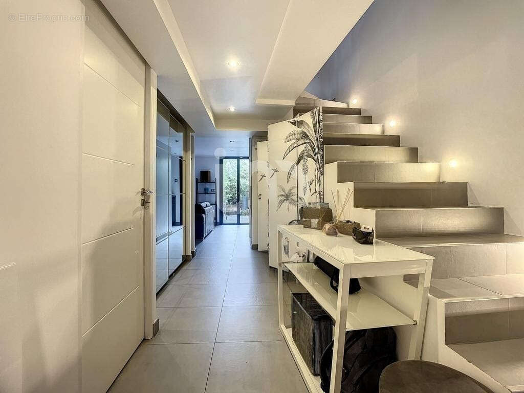 Maison à LA GARENNE-COLOMBES