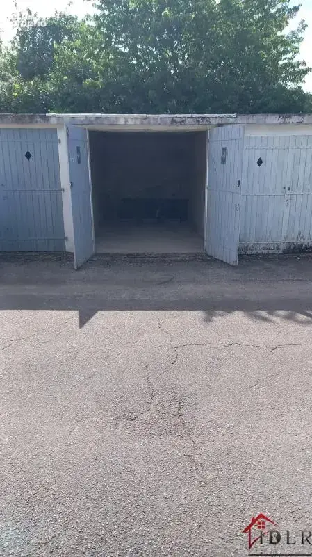 Parking à LONS-LE-SAUNIER