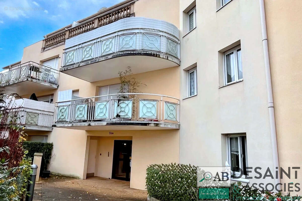 A vendre sur MONTÉVRAIN, appartement type F4 de 75 m2 3 chambres, balcon de 10 m2 et garage. - photo 9