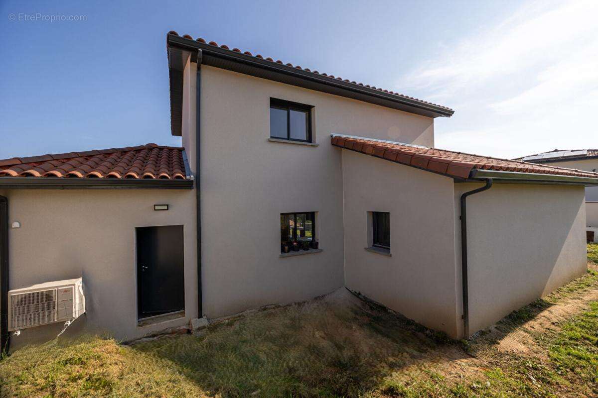 Maison à CHAMBOST-LONGESSAIGNE