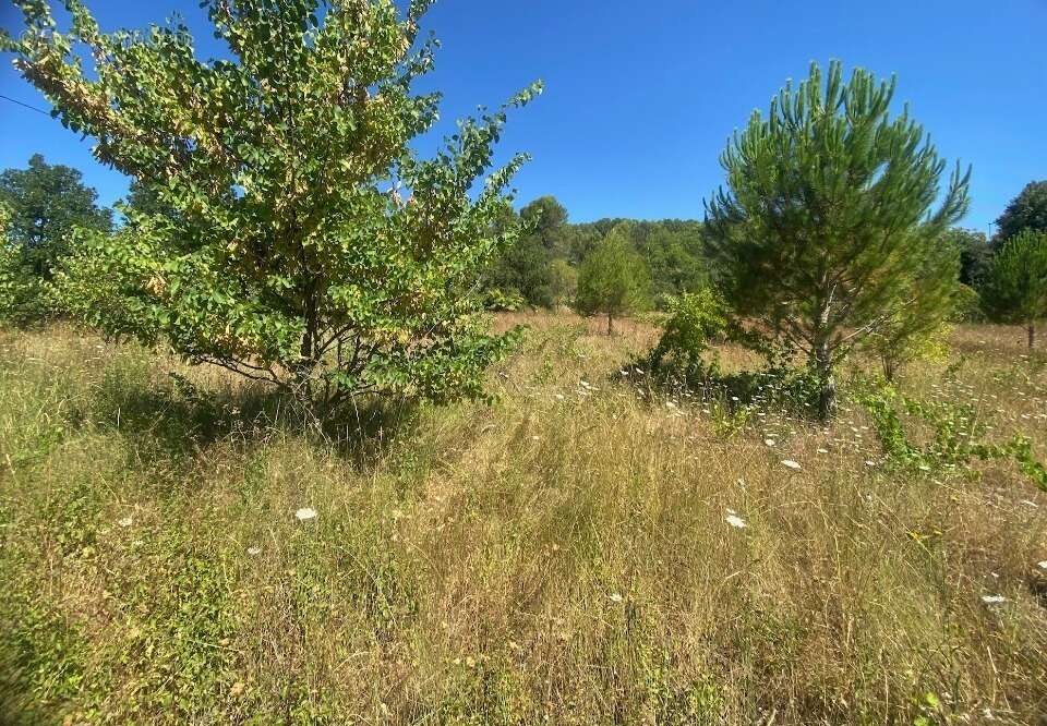 Terrain à LORGUES