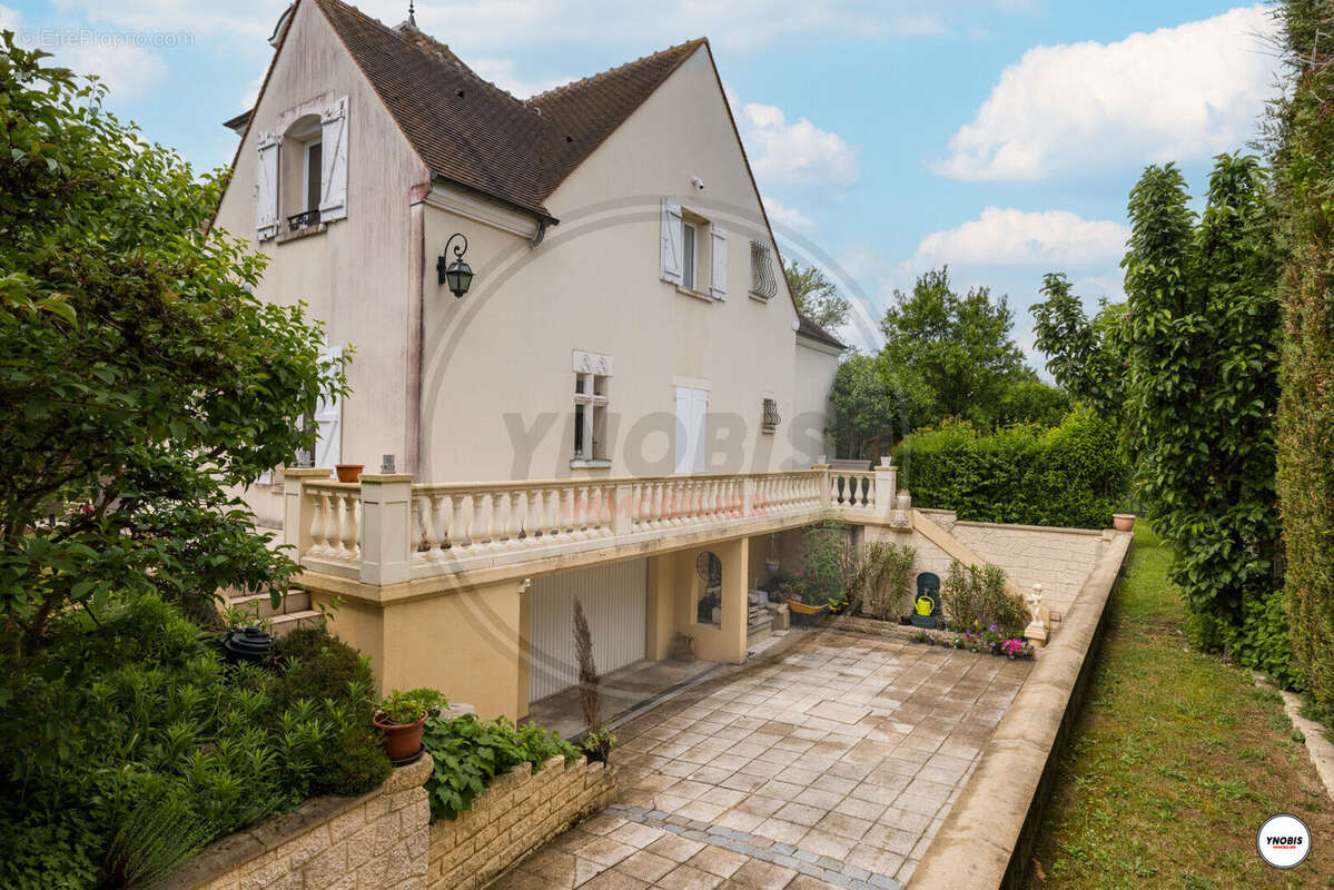 Maison à VERNEUIL-SUR-SEINE